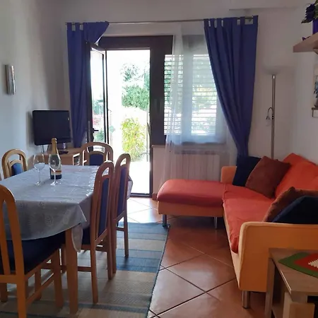 Beachfront In Novigrad-istrien 44244 Apartman *