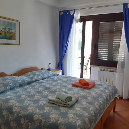 Beachfront In Novigrad-istrien 44244 Apartman